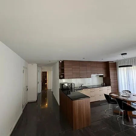 Apartment Center Park *